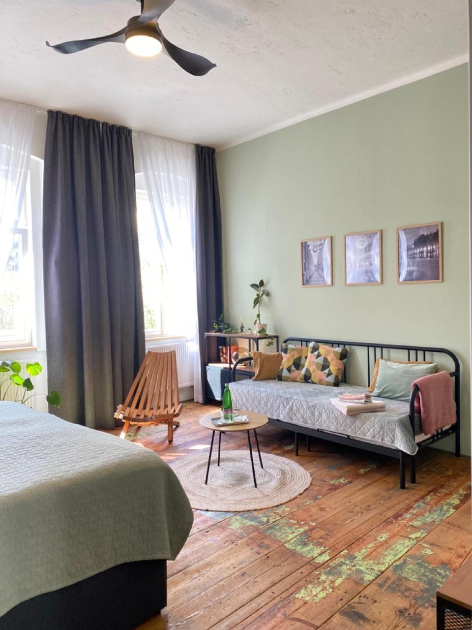 Four Rooms Carlsbad Authentic 卡罗维发利 外观 照片
